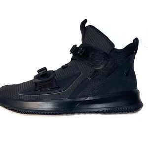 Lebron Soldier XIII SFG Mens 10.5 Black AR42225 Basketball Sneakers Rare